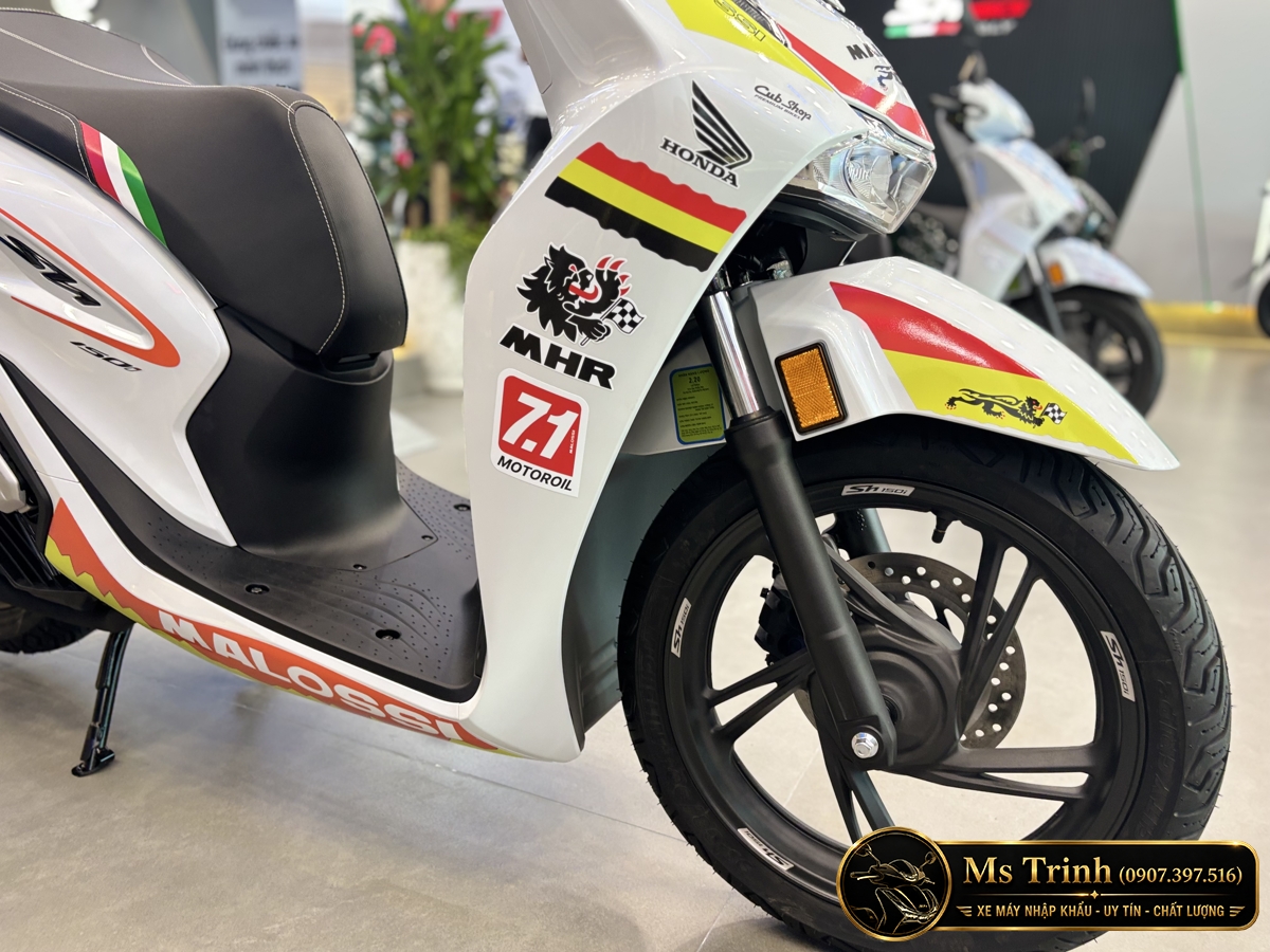 Honda SH150 Ý Malossi 2026 tại Hà Nội - Tem custom thể thao, dáng SH thanh lịch