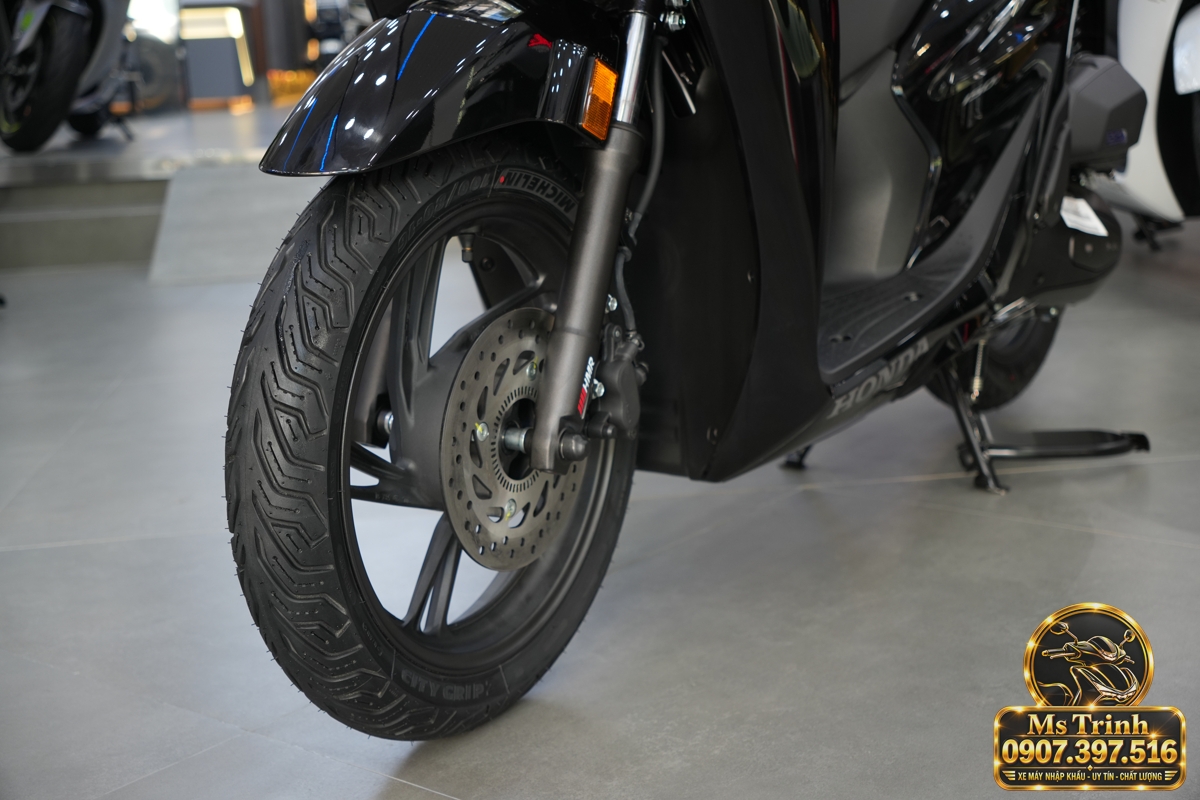 Honda SH150i Ý đen bóng 2027 tại Hà Nội - Sơn bóng lịch sự, tiện ích cho mỗi ngày