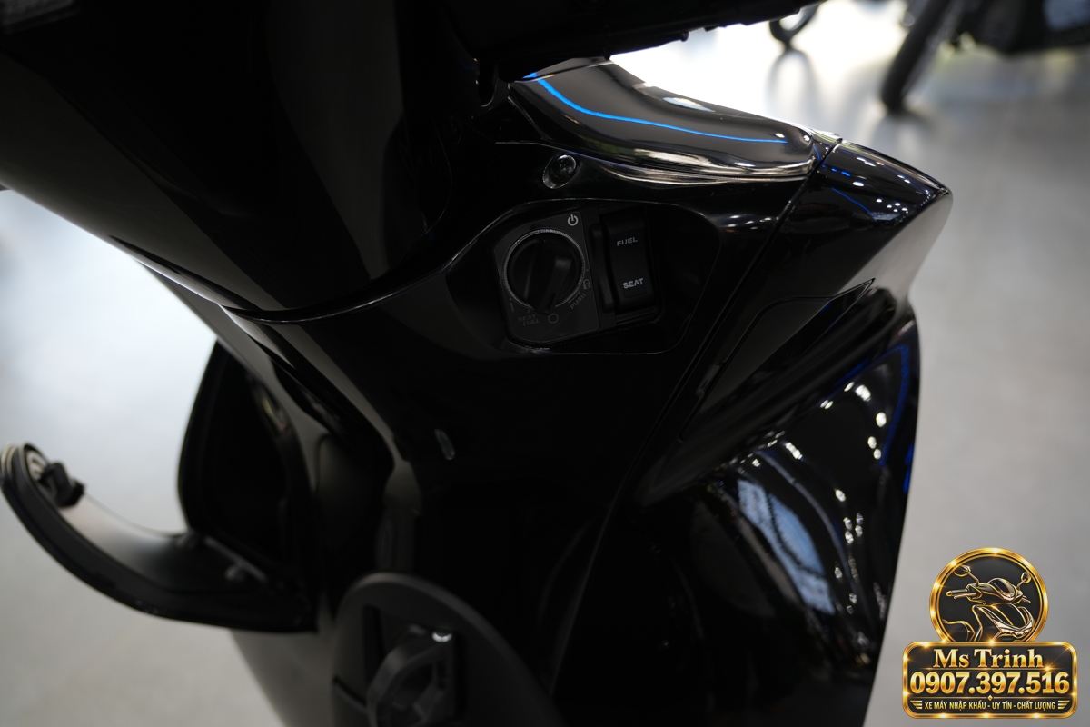 Honda SH150i Ý đen bóng 2027 tại Hà Nội - Sơn bóng lịch sự, tiện ích cho mỗi ngày