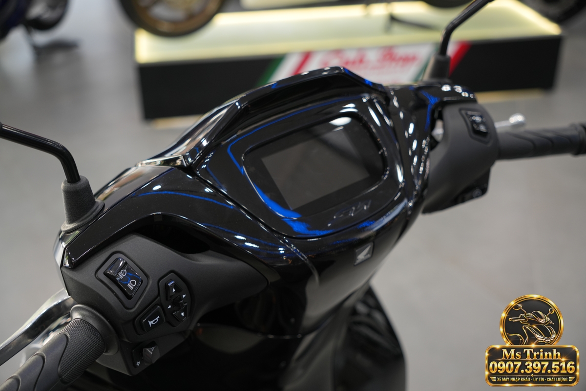 Honda SH150i Ý đen bóng 2027 tại Hà Nội - Sơn bóng lịch sự, tiện ích cho mỗi ngày