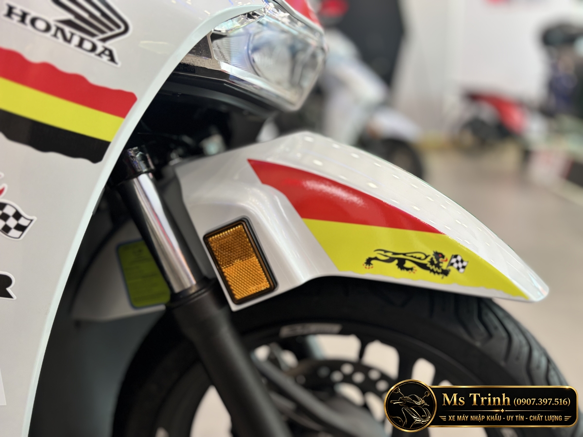 Honda SH150 Ý Malossi 2026 tại Hà Nội - Tem custom thể thao, dáng SH thanh lịch