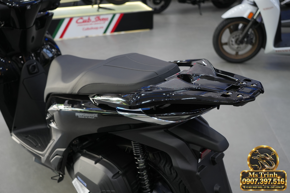 Honda SH150i Ý đen bóng 2027 tại Hà Nội - Sơn bóng lịch sự, tiện ích cho mỗi ngày