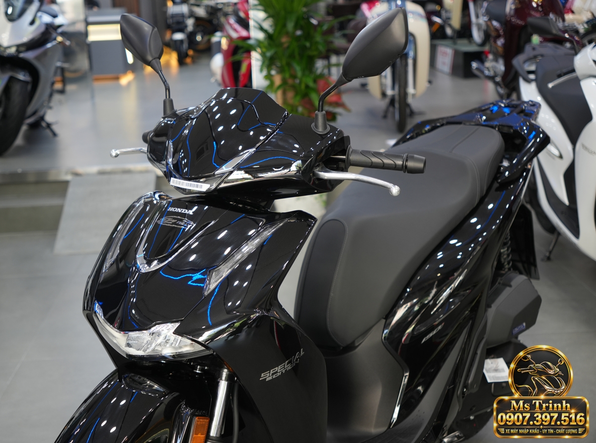Honda SH150i Ý đen bóng 2027 tại Hà Nội - Sơn bóng lịch sự, tiện ích cho mỗi ngày