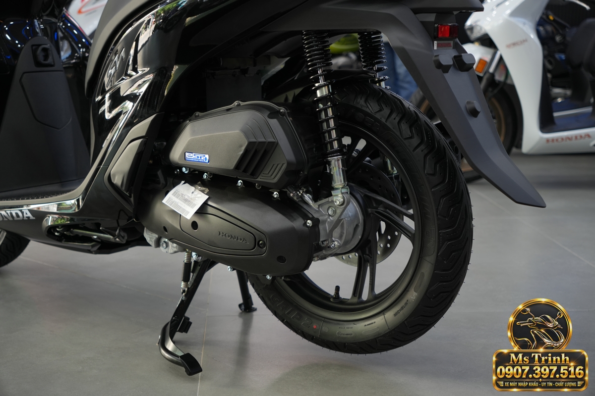 Honda SH150i Ý đen bóng 2027 tại Hà Nội - Sơn bóng lịch sự, tiện ích cho mỗi ngày