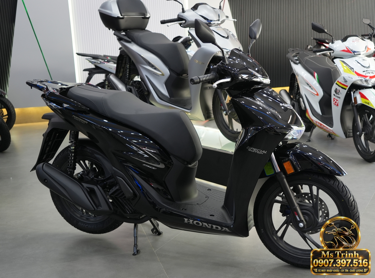 Honda SH150i Ý đen bóng 2027 tại Hà Nội - Sơn bóng lịch sự, tiện ích cho mỗi ngày