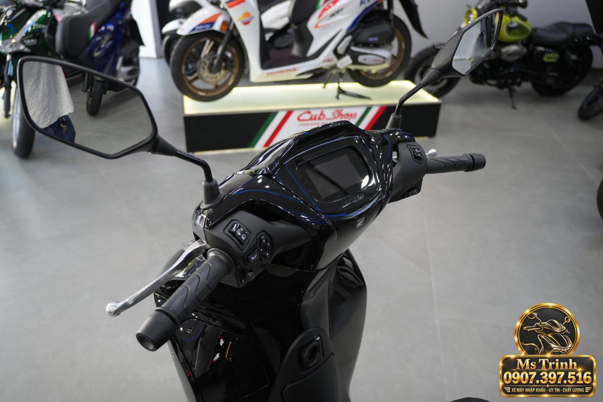 Honda SH150i Ý đen bóng 2027 tại Hà Nội - Sơn bóng lịch sự, tiện ích cho mỗi ngày
