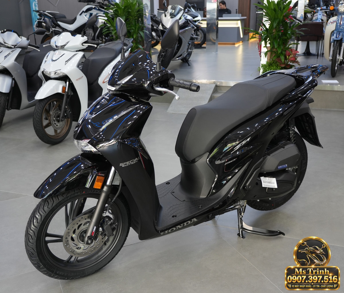 Honda SH150i Ý đen bóng 2027 tại Hà Nội - Sơn bóng lịch sự, tiện ích cho mỗi ngày