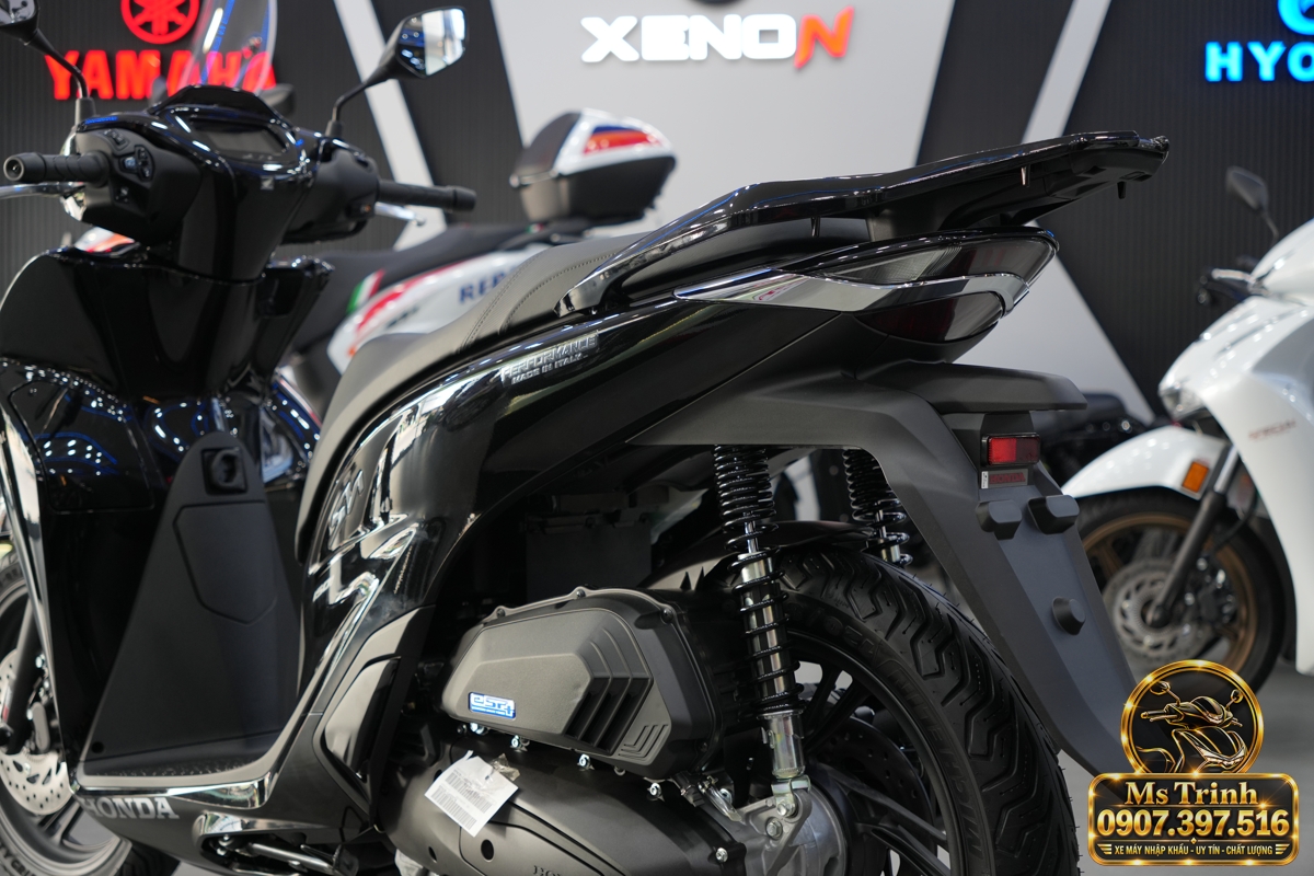 Honda SH150i Ý đen bóng 2027 tại Hà Nội - Sơn bóng lịch sự, tiện ích cho mỗi ngày