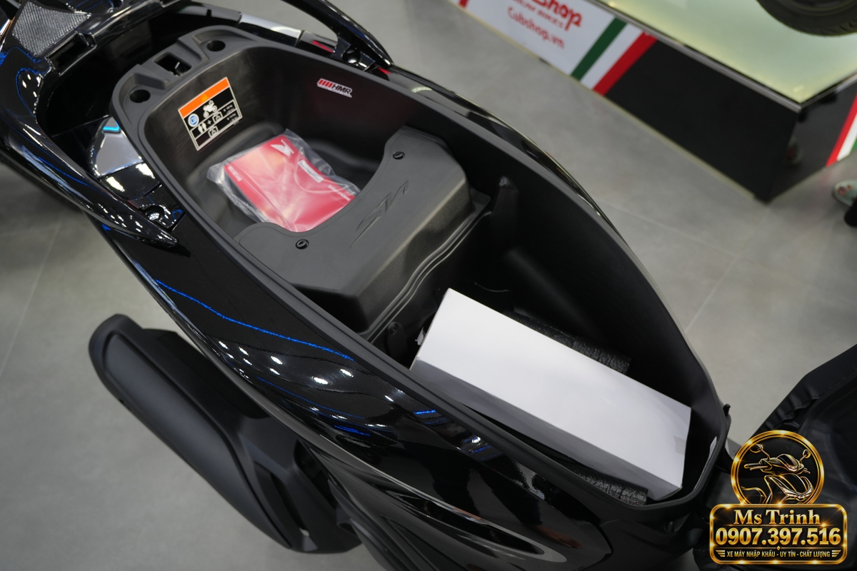 Honda SH150i Ý đen bóng 2027 tại Hà Nội - Sơn bóng lịch sự, tiện ích cho mỗi ngày