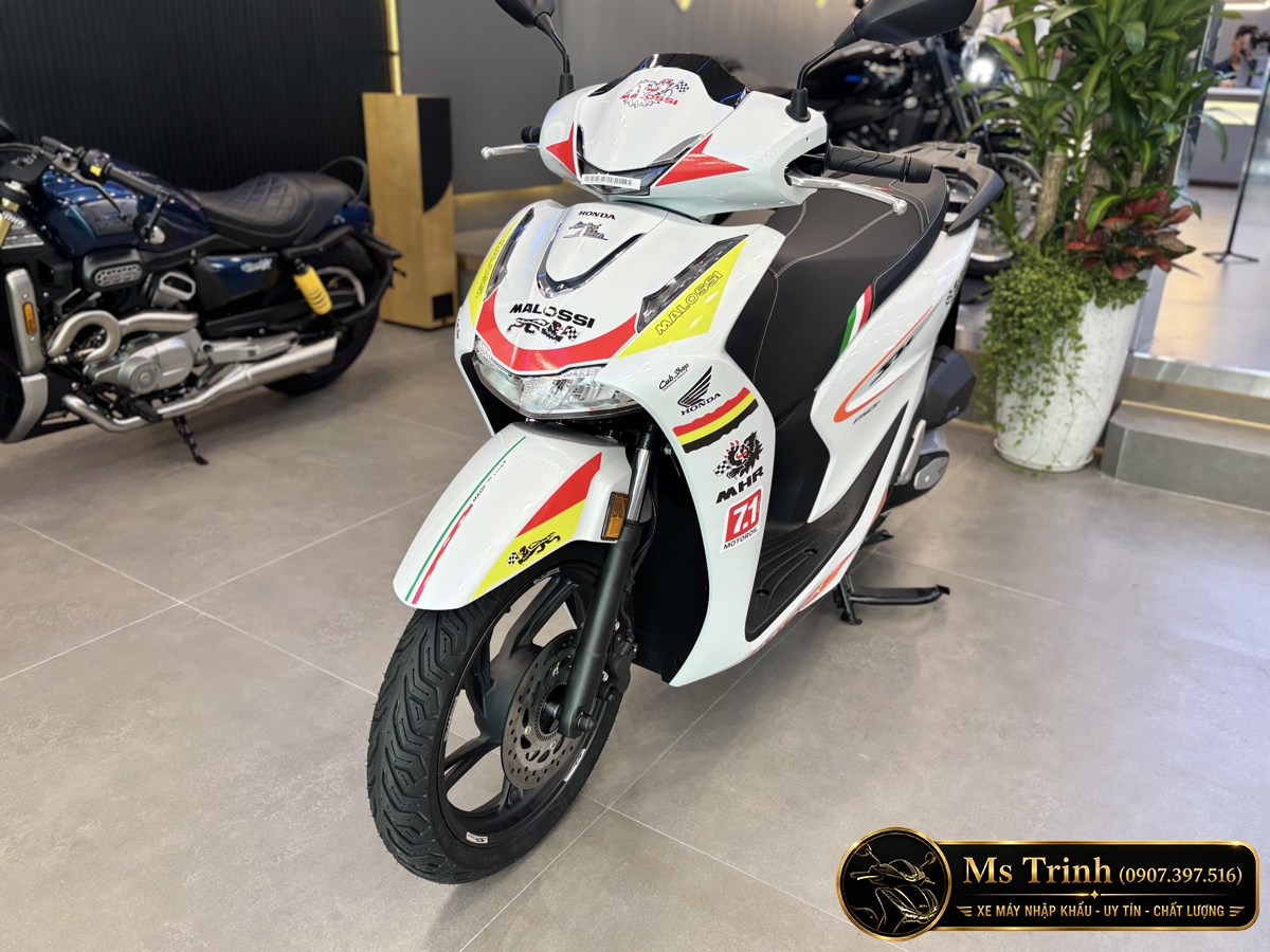 Honda SH150 Ý Malossi 2026 tại Hà Nội - Tem custom thể thao, dáng SH thanh lịch
