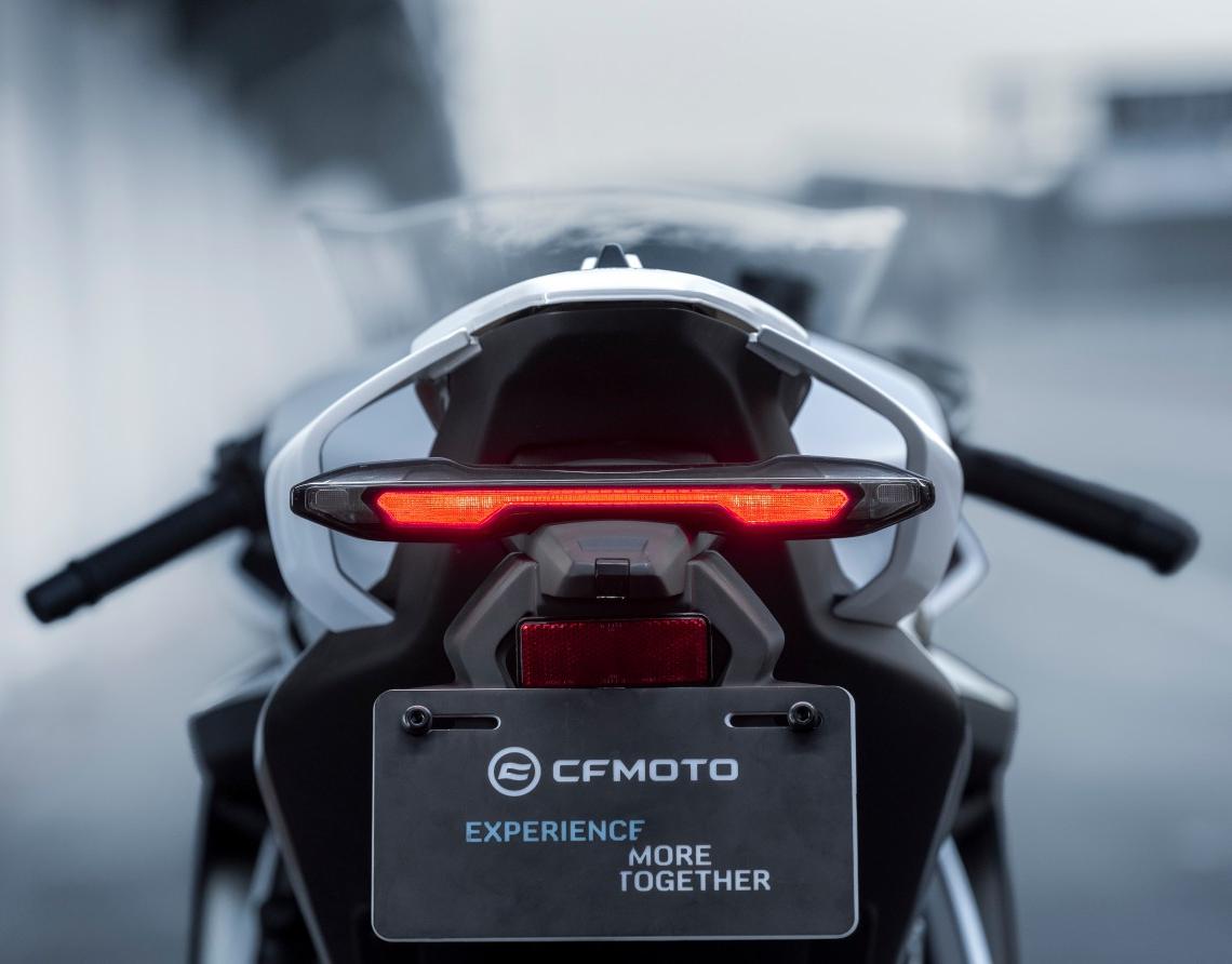 CF Moto 675SR-R 2025 3 Xi Lanh Ngang, Siêu Thể Thao, Giá Rẻ tại Hà Nội