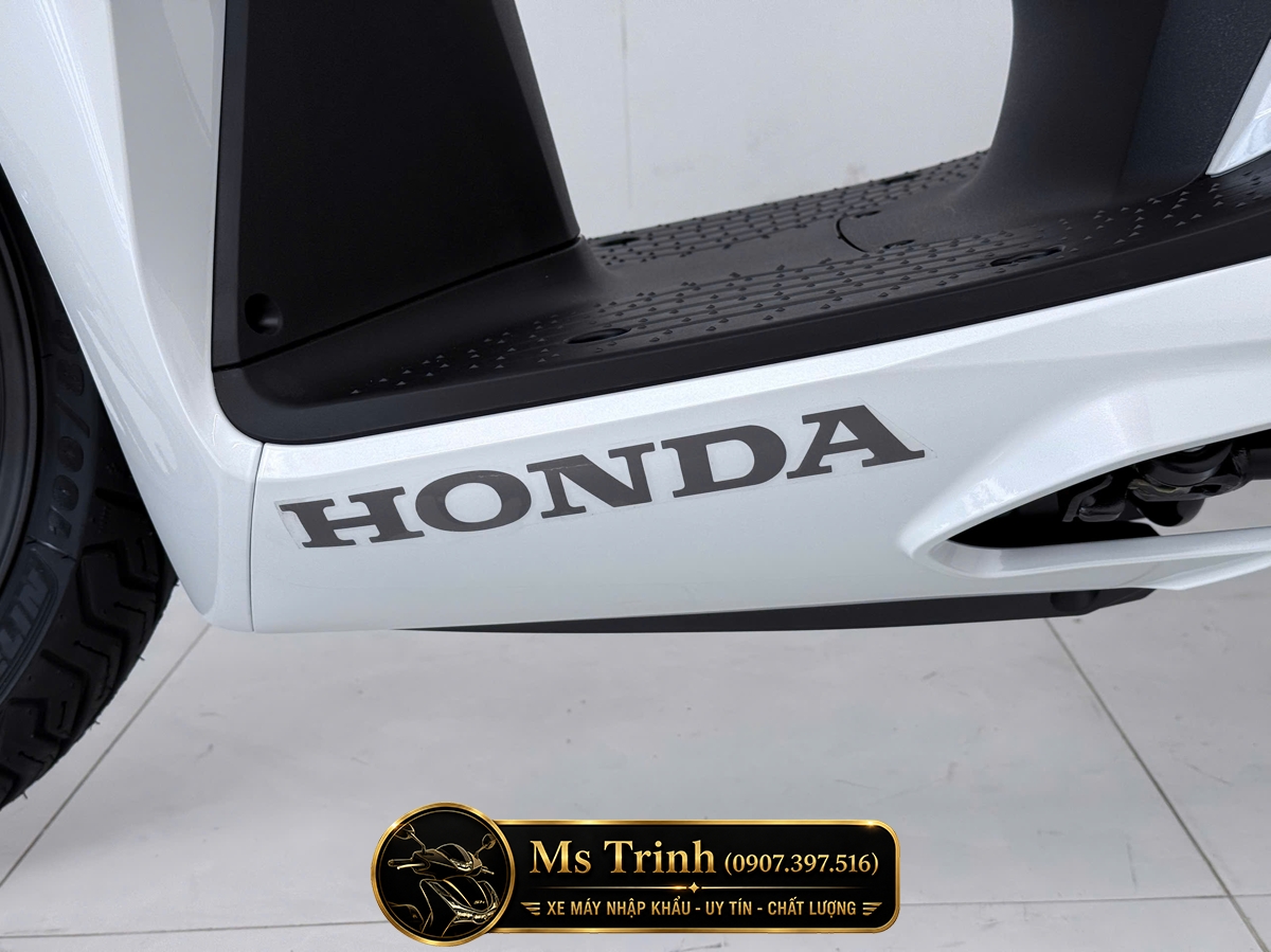 Honda SH150i Special Edition Standard nhập HMR Ý màu trắng tại Hà Nội: Giá trị nằm trong từng chi tiết nguyên bản