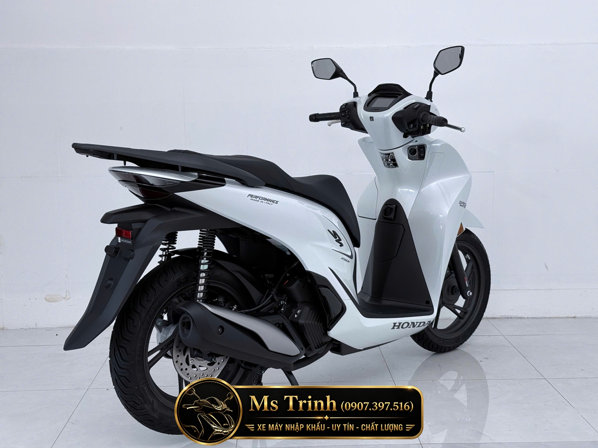 Honda SH150i Special Edition Standard nhập HMR Ý màu trắng tại Hà Nội: Giá trị nằm trong từng chi tiết nguyên bản