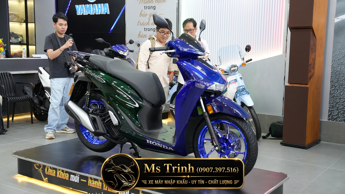 Honda SH150i Vetro Sapphire - Green tại Hà Nội: SH Ý 2 trong 1 giới hạn 200 xe
