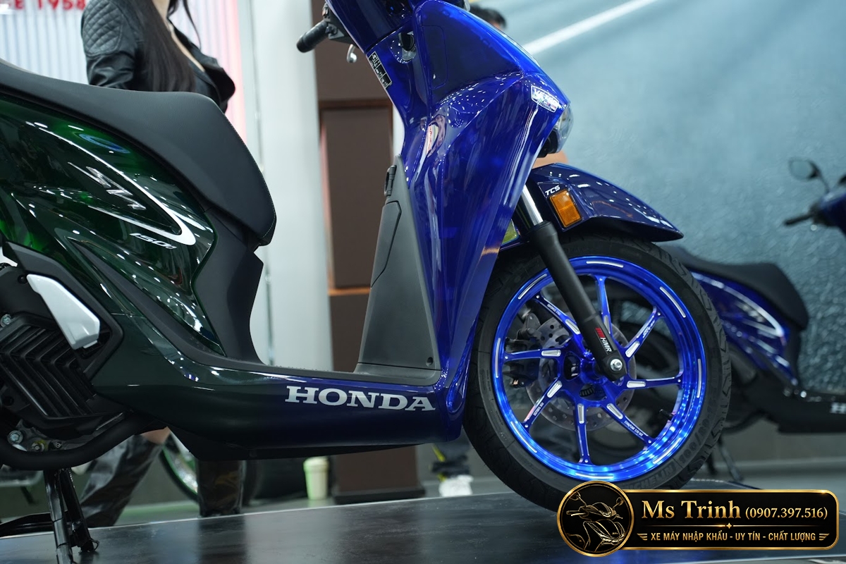 Honda SH150i Vetro Sapphire - Green tại Hà Nội: SH Ý 2 trong 1 giới hạn 200 xe
