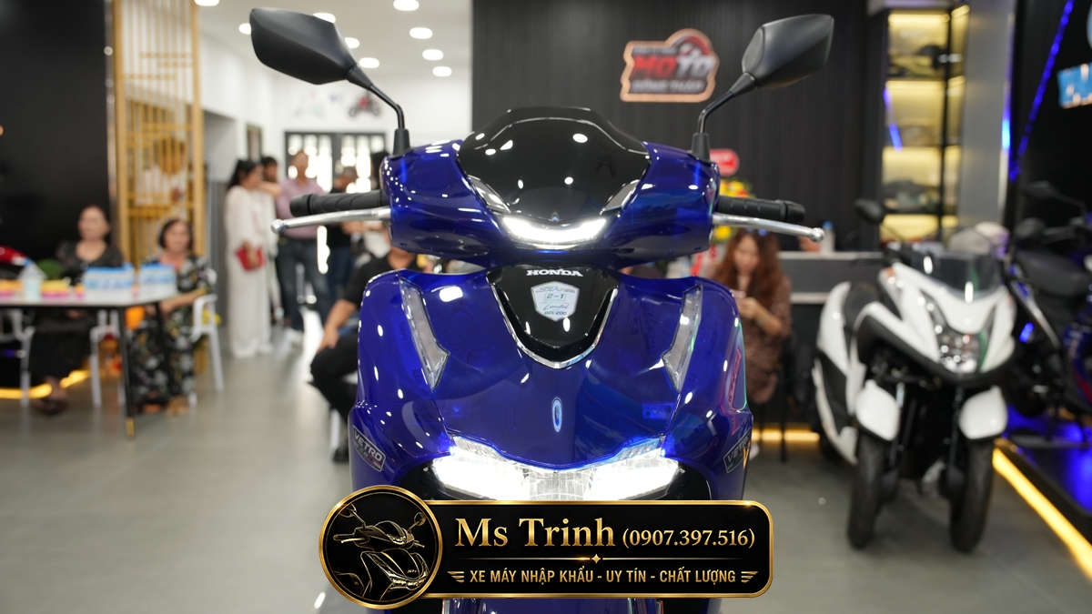 Honda SH150i Vetro Sapphire - Green tại Hà Nội: SH Ý 2 trong 1 giới hạn 200 xe