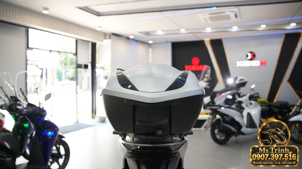 Honda SH150i Ý xám bạc 2027 tại Hà Nội - Nhập Ý, tem vàng sang trọng, giá tốt