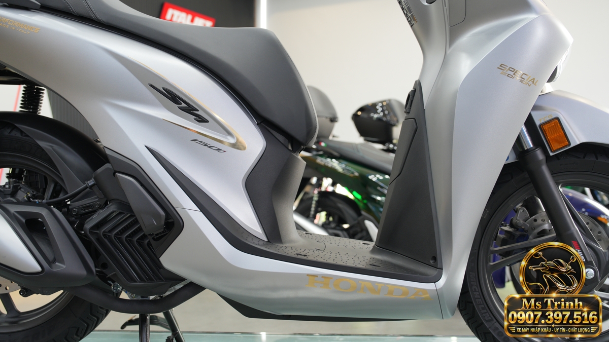 Honda SH150i Ý xám bạc 2027 tại Hà Nội - Nhập Ý, tem vàng sang trọng, giá tốt