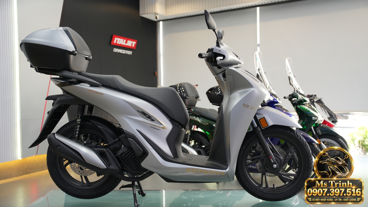Honda SH150i Ý xám bạc 2027 tại Hà Nội - Nhập Ý, tem vàng sang trọng, giá tốt