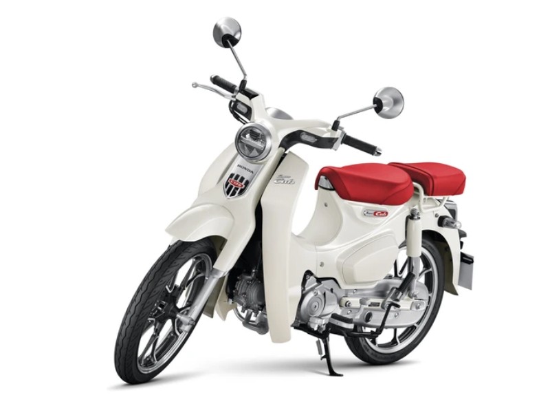 Honda Super Cub 125 Custom Edition Thái Lan 2025 màu trắng tại Hà Nội