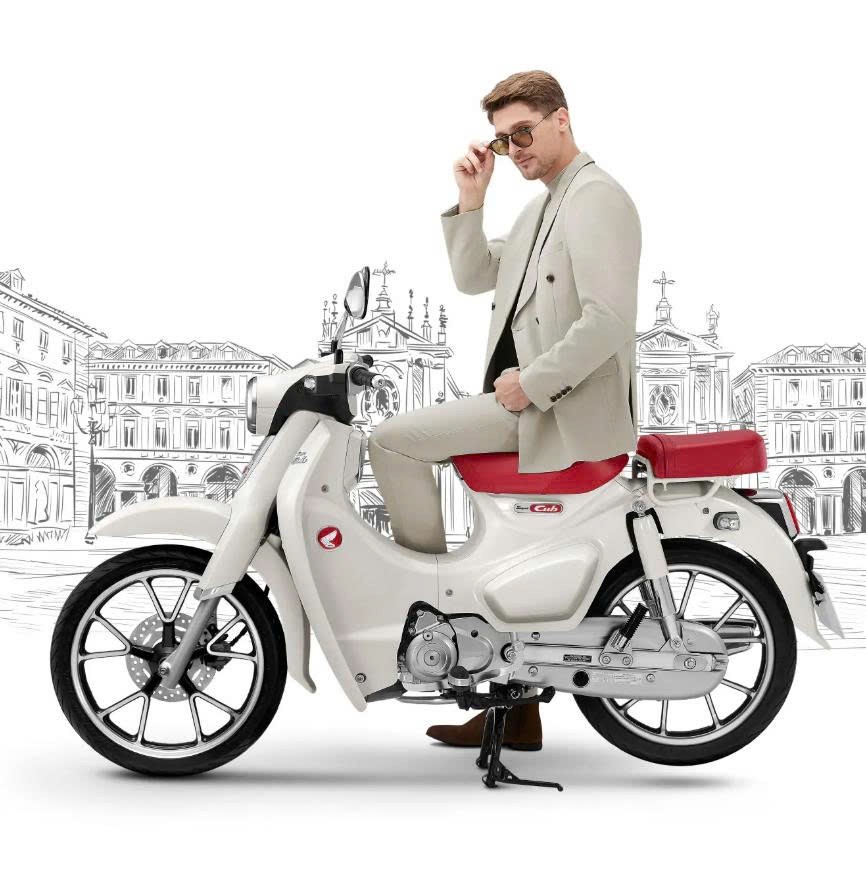 Honda Super Cub 125 Custom Edition Thái Lan 2025 màu trắng tại Hà Nội
