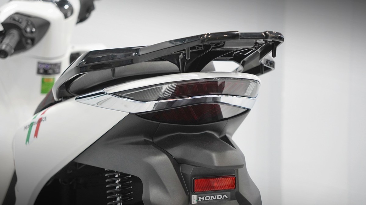 Honda SH150 trắng pha lê nhập Ý 2026 tại Hà Nội - Sport Edition chính ngạch, chuẩn chất Ý