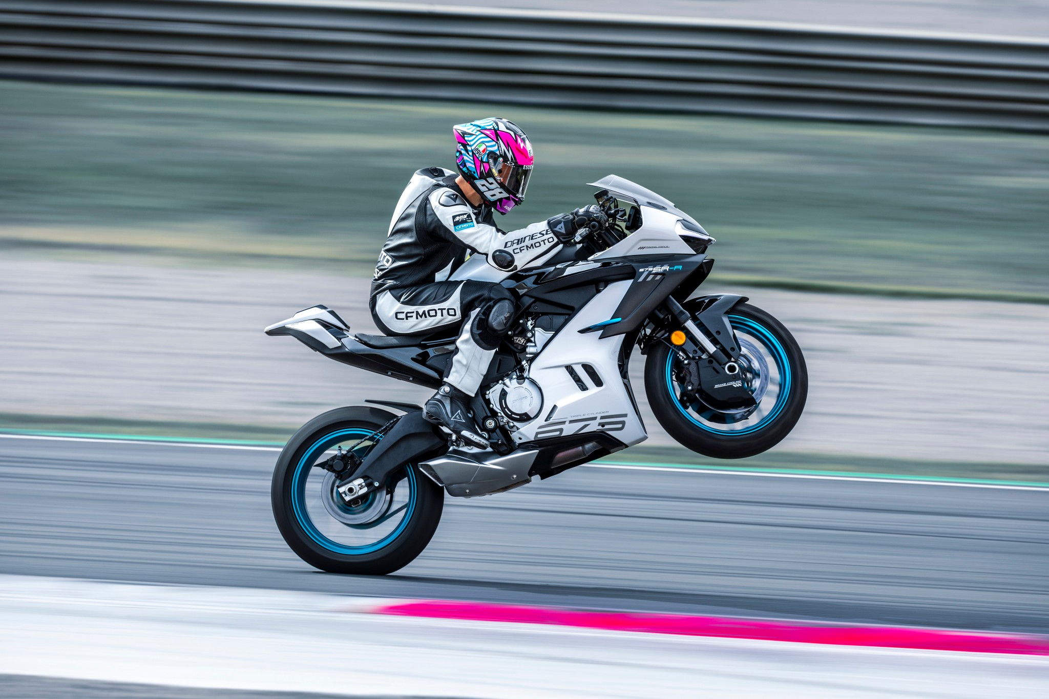 CF Moto 675SR-R 2025 3 Xi Lanh Ngang, Siêu Thể Thao, Giá Rẻ tại Hà Nội