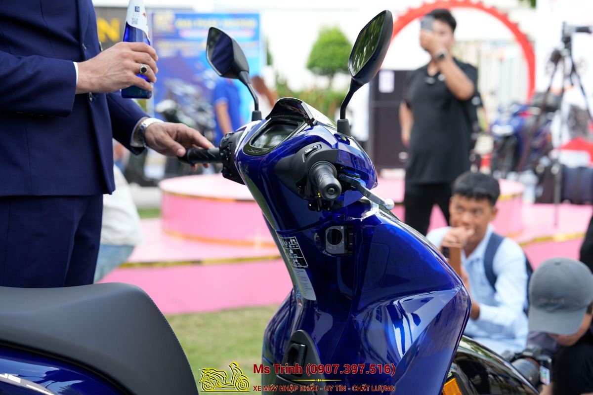 Honda SH150 Vetro Blue 2026 Limited Edition - Siêu phẩm SH Ý dàn áo xanh trong suốt cực hiếm tại Hà Nội