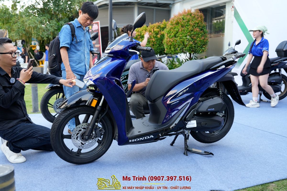 Honda SH150 Vetro Blue 2026 Limited Edition - Siêu phẩm SH Ý dàn áo xanh trong suốt cực hiếm tại Hà Nội