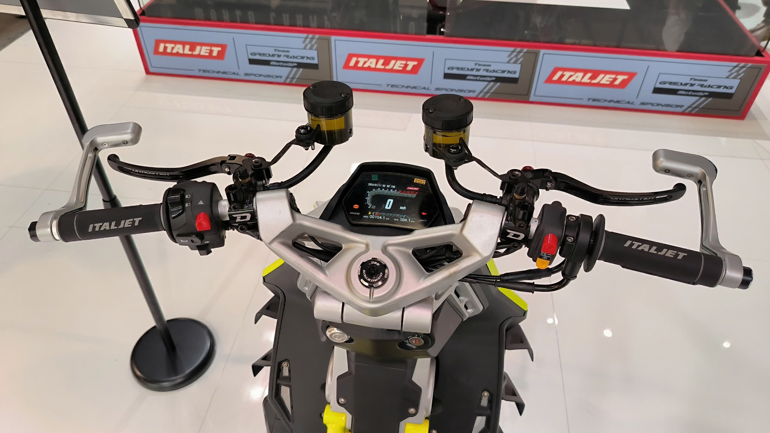 Italjet Dragster 300, Xe Tay Ga Thể Thao Thương Hiệu Từ Italy tại Hà Nội