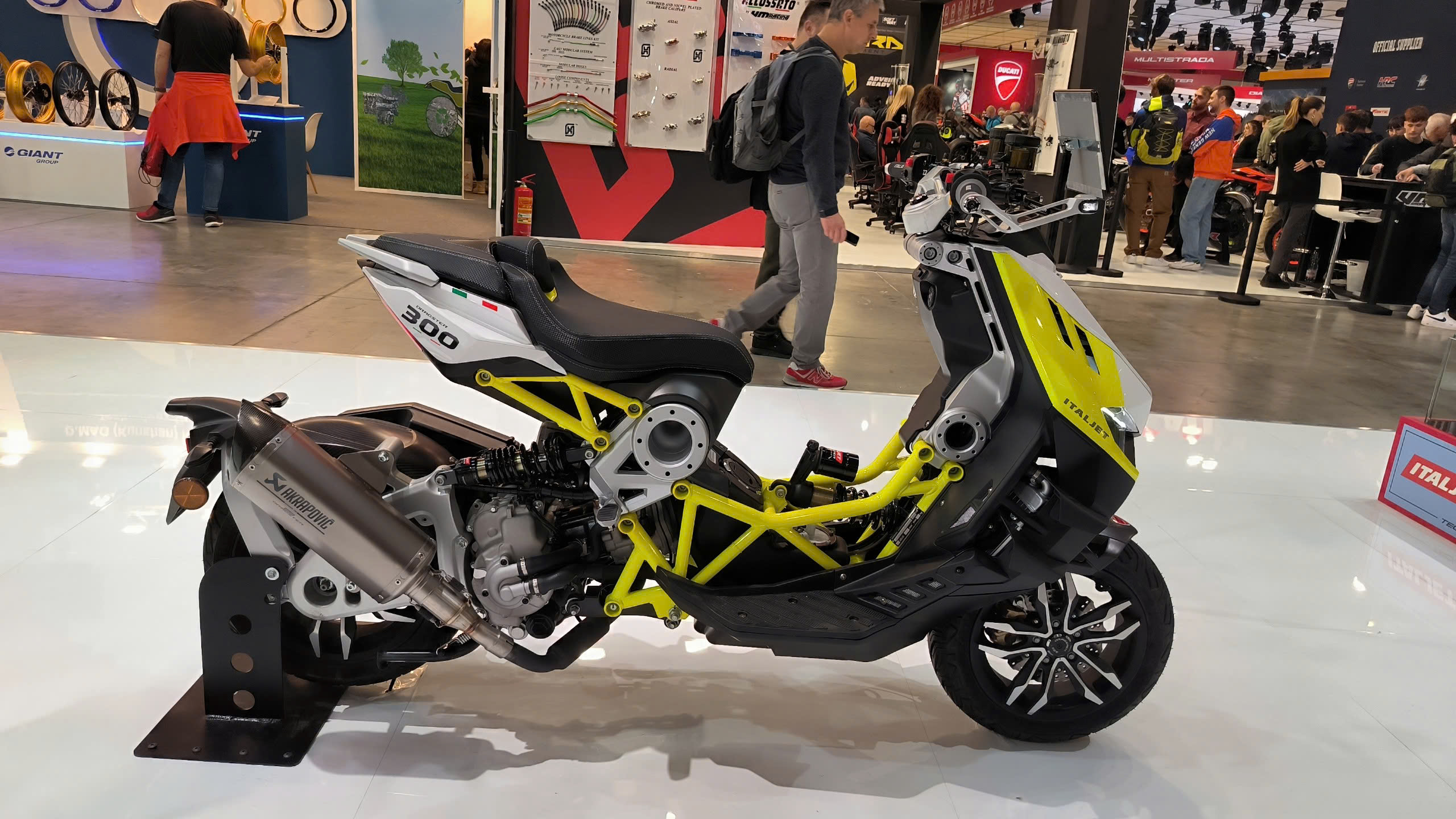 Italjet Dragster 300, Xe Tay Ga Thể Thao Thương Hiệu Từ Italy tại Hà Nội