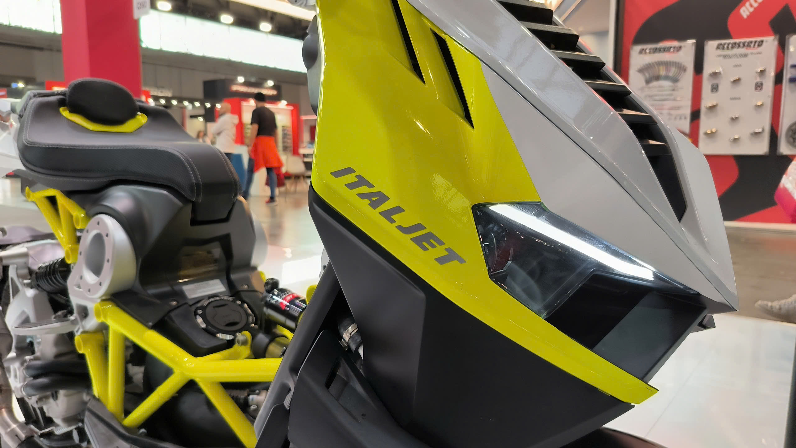 Italjet Dragster 300, Xe Tay Ga Thể Thao Thương Hiệu Từ Italy tại Hà Nội