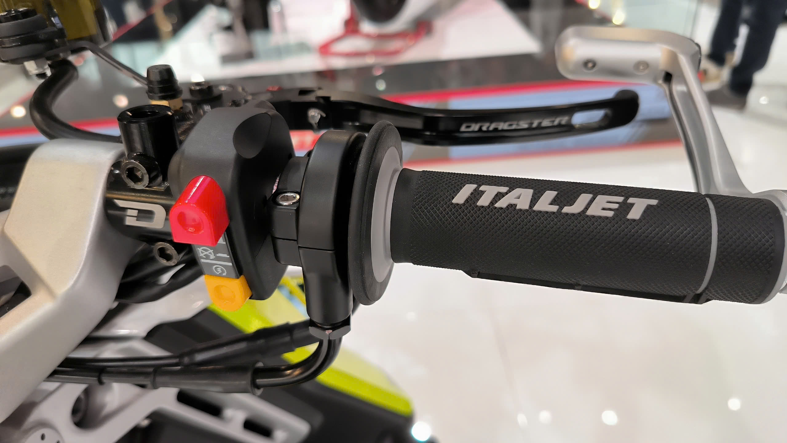 Italjet Dragster 300, Xe Tay Ga Thể Thao Thương Hiệu Từ Italy tại Hà Nội