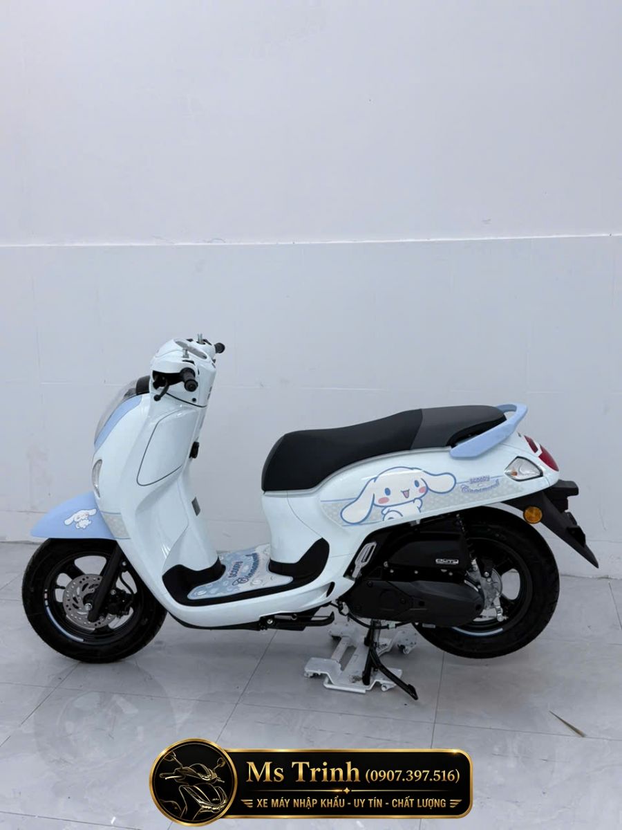 Honda Scoopy Cinnamoroll 2026 Hà Nội  nổi bật với tem Sanrio xanh trắng giới hạn.