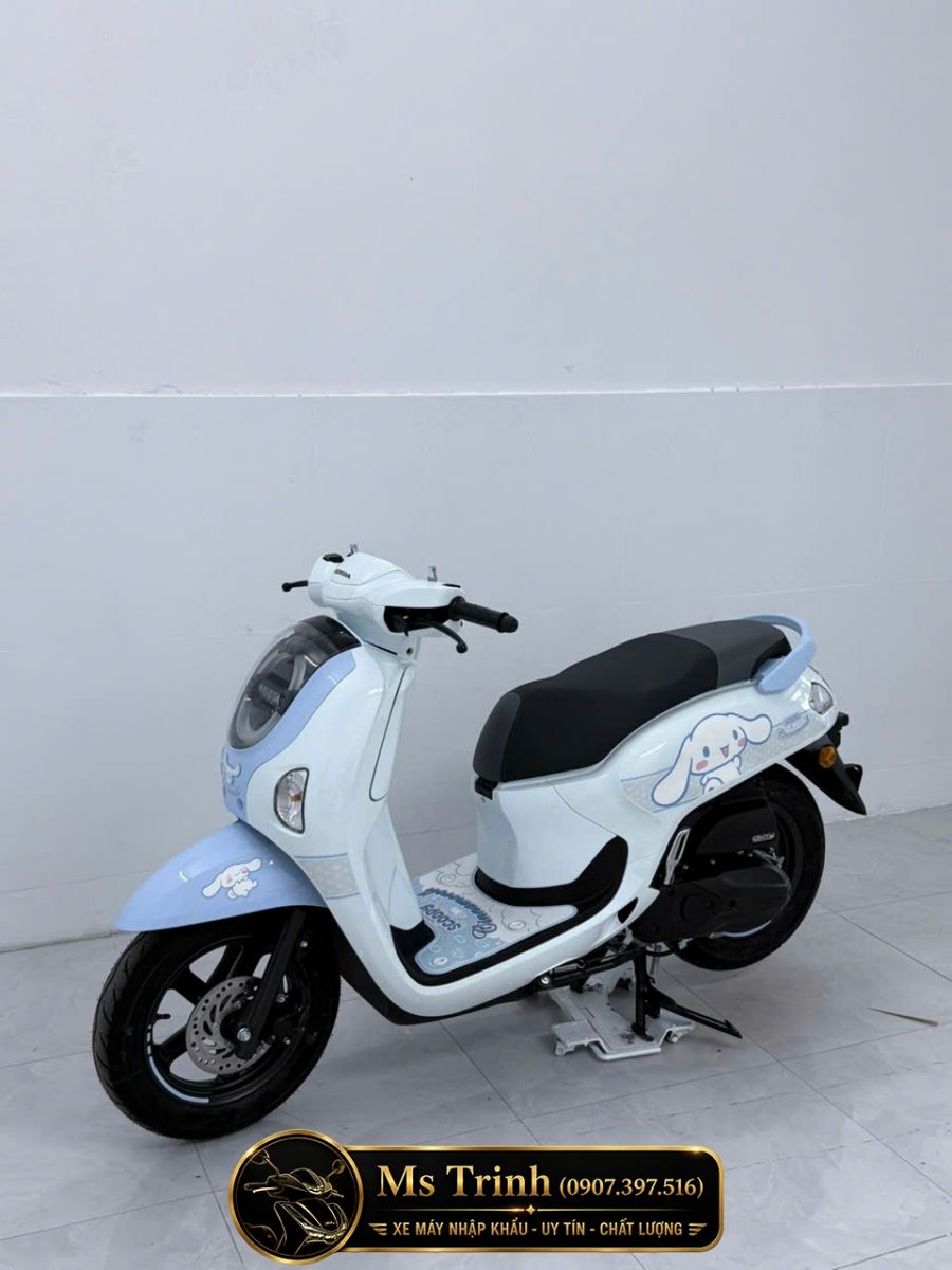 Honda Scoopy Cinnamoroll 2026 Hà Nội góc trước nghiêng trẻ trung và khác biệt.