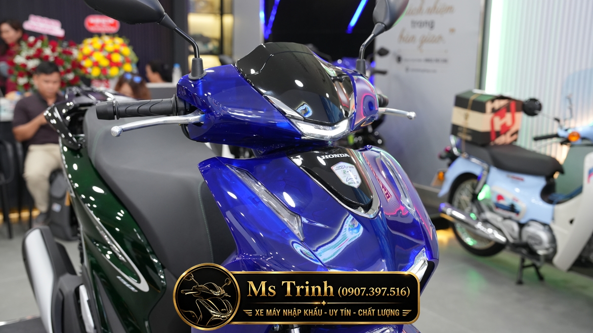 Honda SH150i Sapphire Green giới hạn 200 xe mỗi cấu hình Phiên bản Honda SH150i Super Vetro Sapphire Green số lượng giới hạn 200 chiếc