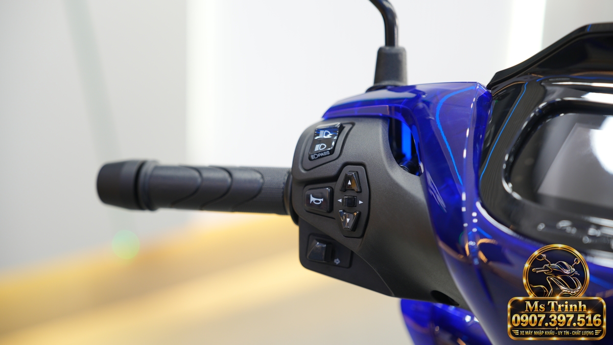 Hình ảnh SH150i Vetro Blue Sapphire đời 2027 với các mảng thân xe màu xanh đặc trưng